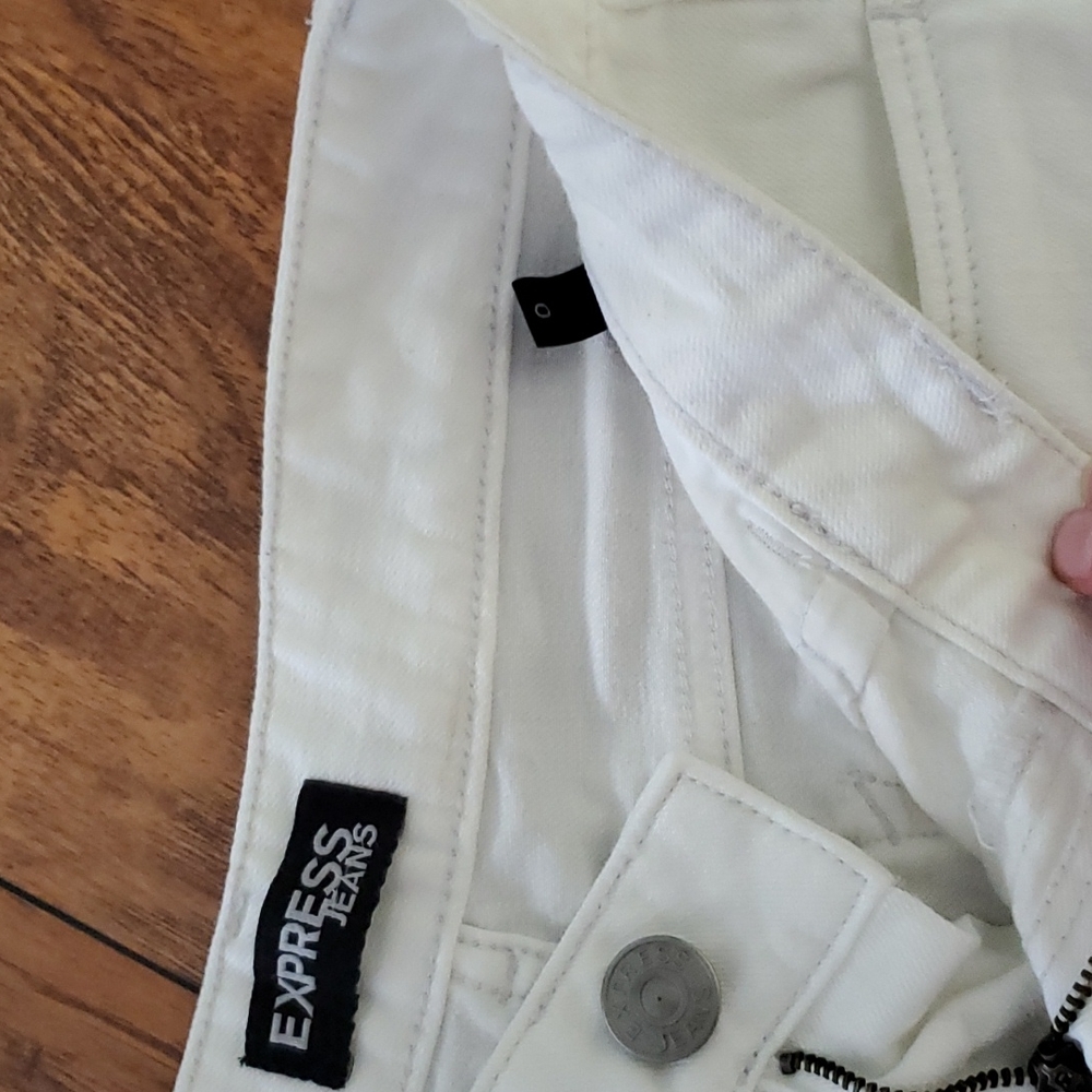 Express White Low Rise Denim Shorts Size 0 NWOT - Picture 2 of 4